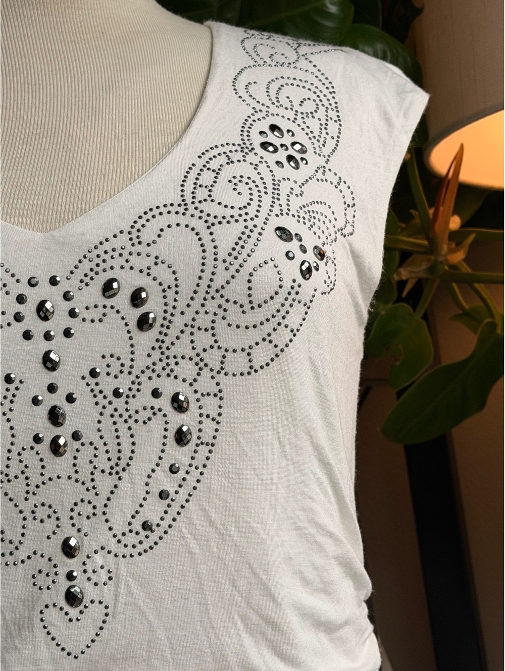 Y2K Apt. 9 Women's Medium Embellished White Cap Sleeve Top - Picture 3 of 4